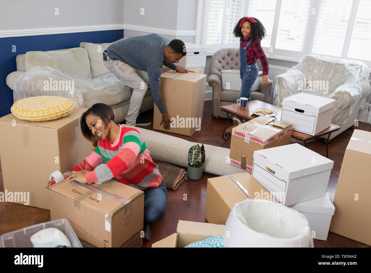 Famiglia di imballaggio scatole in movimento, casa in movimento Foto Stock