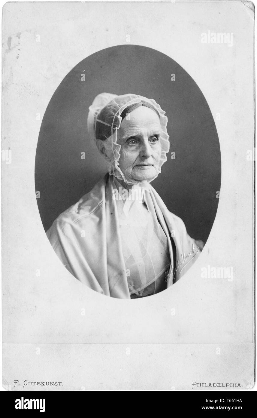 Armadio con foto di tre quarti di profilo ritratto di Quaker, la verità, e attivista per i diritti delle donne Lucretia Mott, dal torace fino, fotografato da Federico Gutekunst, Philadelphia, Pennsylvania, 1775. Fotografia di Emilia van Beugen. () Foto Stock