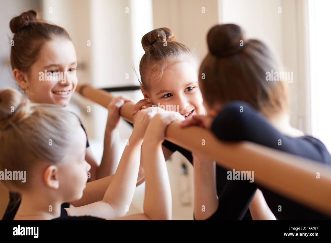 Bambine nella classe di balletto Foto Stock