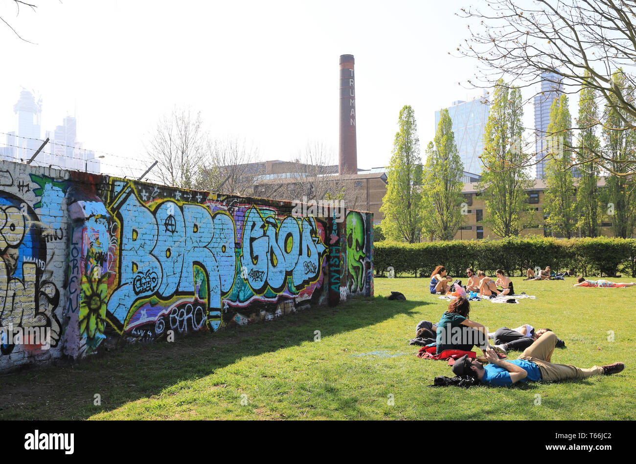 Allen giardini, vicino a Brick Lane Market e lungo London Street in Spitalfields, East London, Regno Unito Foto Stock