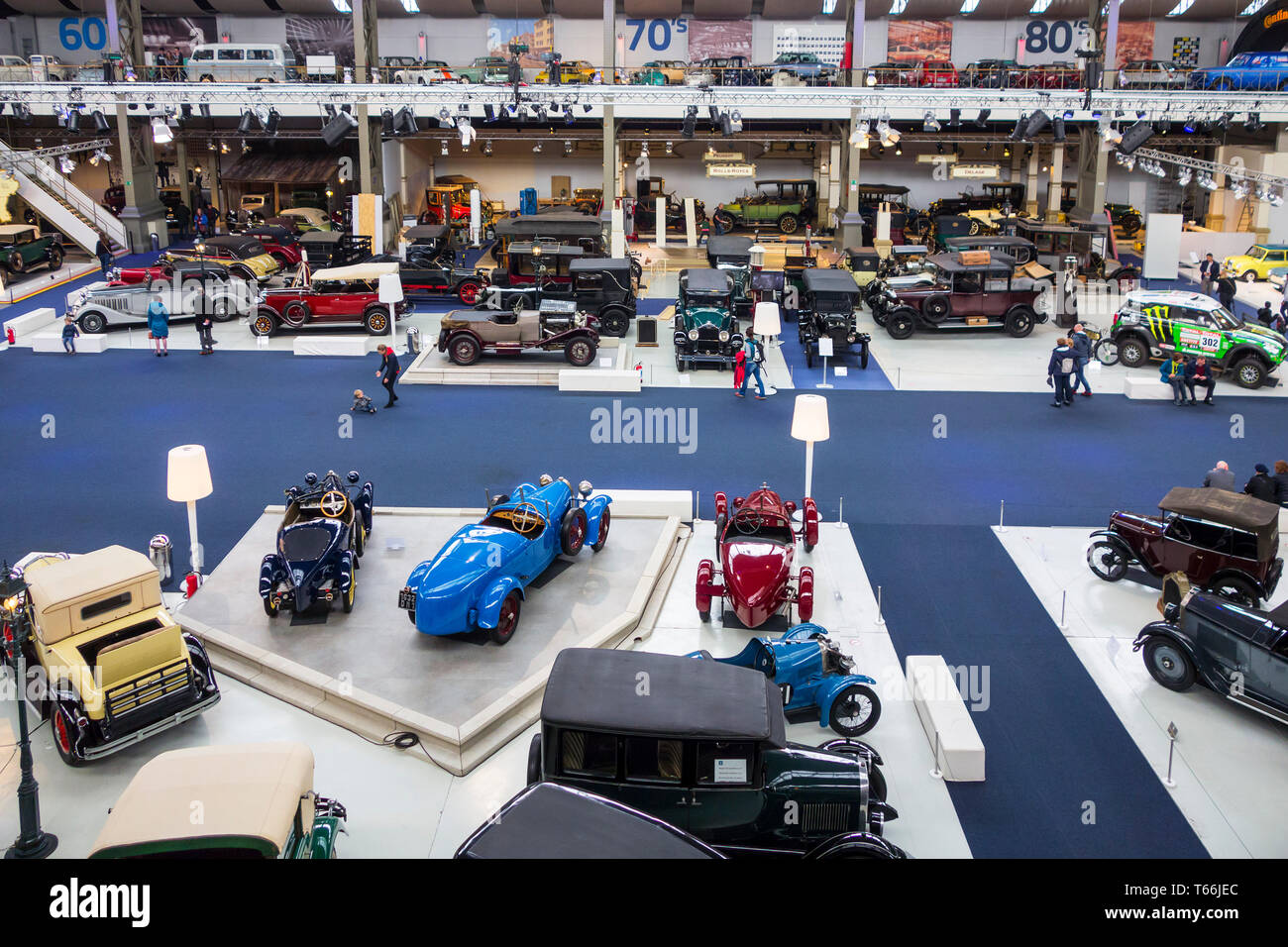 Collezione di auto classiche, veicoli antichi e oldtimers a Autoworld, vintage car museum, Parco del Cinquantenario a Bruxelles, in Belgio Foto Stock