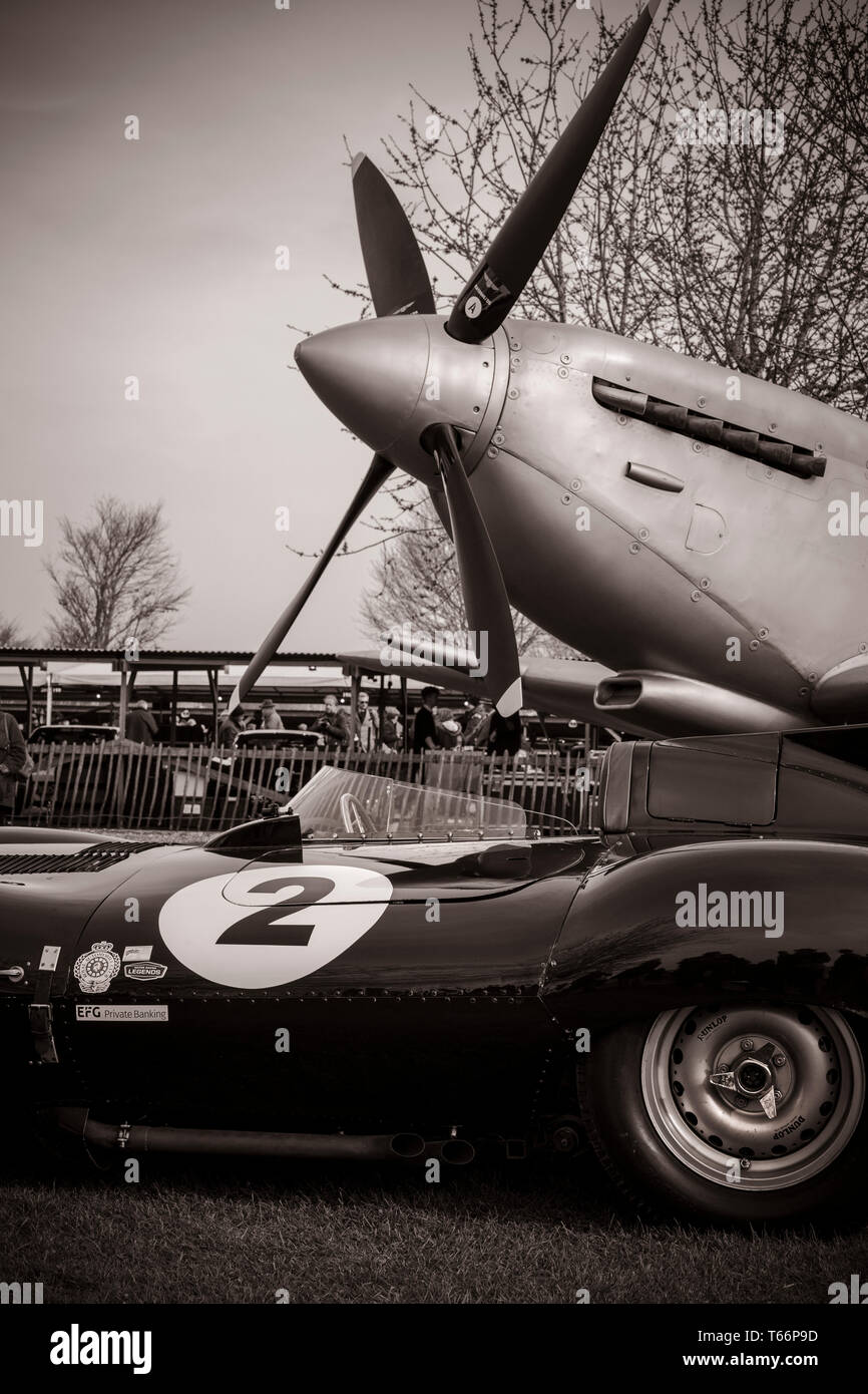 1943 Mk.IX Argento Spitfire,CBAF IX 970, promuovere "Best of British' in tutto il mondo. 77Th Goodwood GRRC Assemblea dei Soci, Sussex, Regno Unito Foto Stock