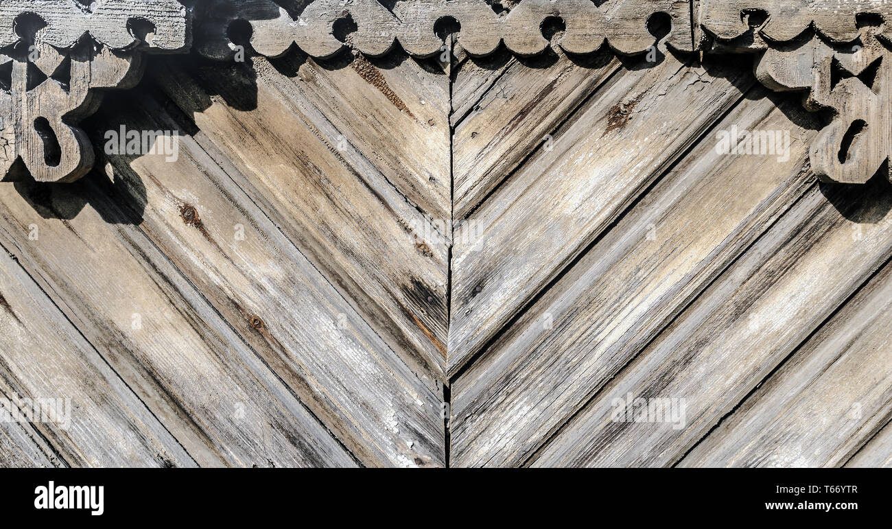 Grunge vecchio weathered superficie di legno con intagli sullo sfondo Foto Stock