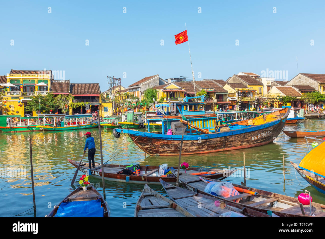 Tradizionali barche da pesca sul figlio Thu Bon river, Hoi An, Quang Nam Provence, Vietnam Asia Foto Stock