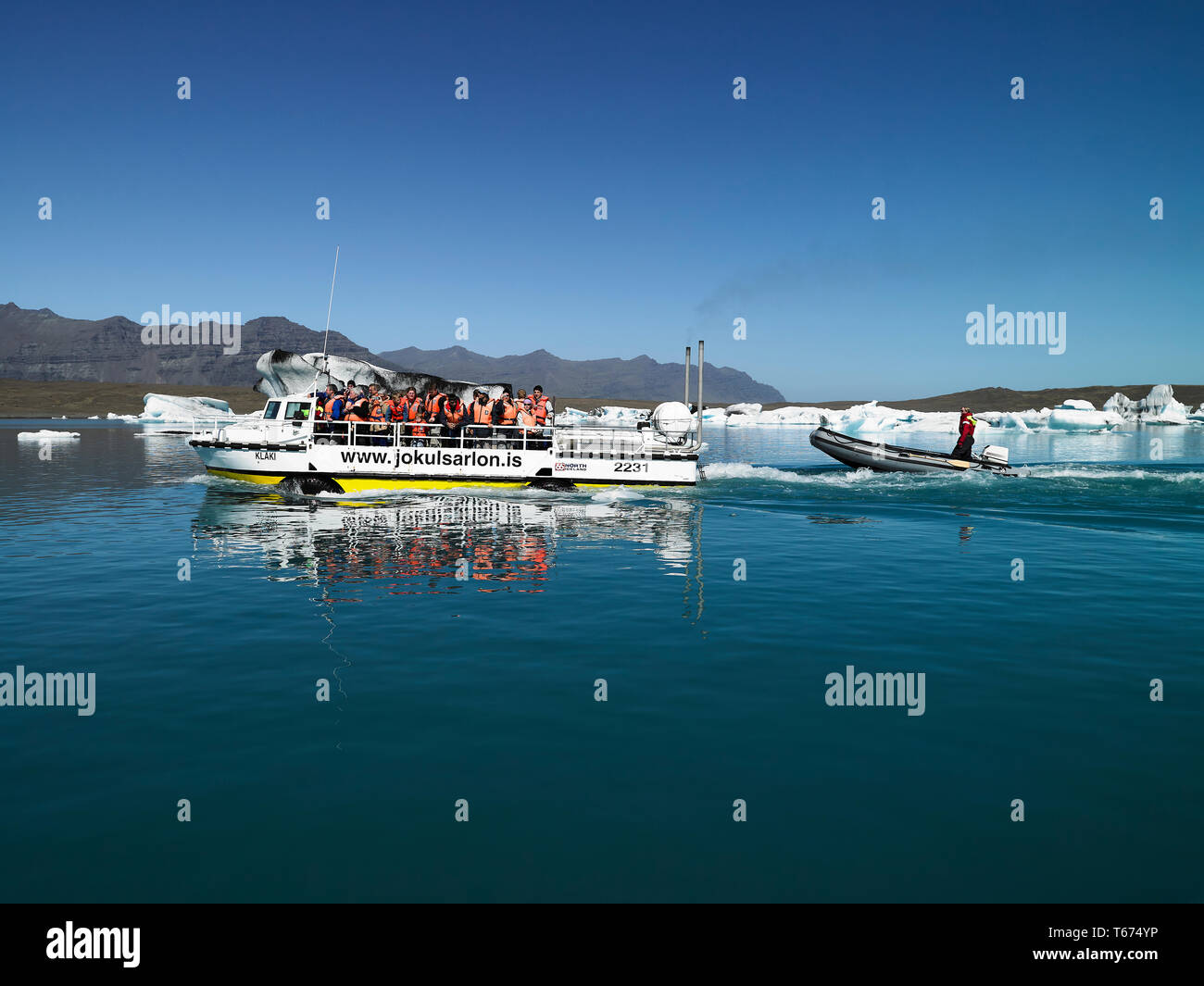 Hovercraft tour in barca, Jokulsarlon laguna glaciale, Islanda Foto Stock