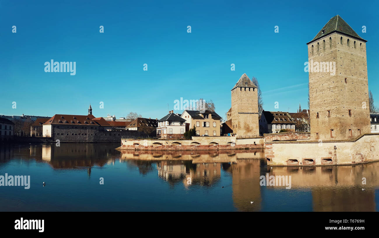 Ponte medievale torri Ponts Couverts e Barrage Vauban situato nel quartiere "Petite France", Strasburgo, Alsazia, Francia. Foto Stock