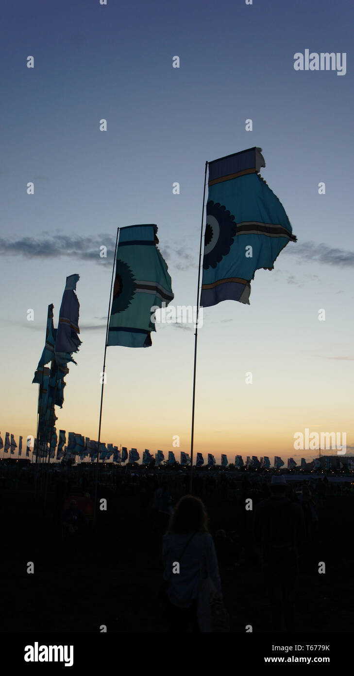 Bandiere al Summerset del Festival di Glastonbury Foto Stock