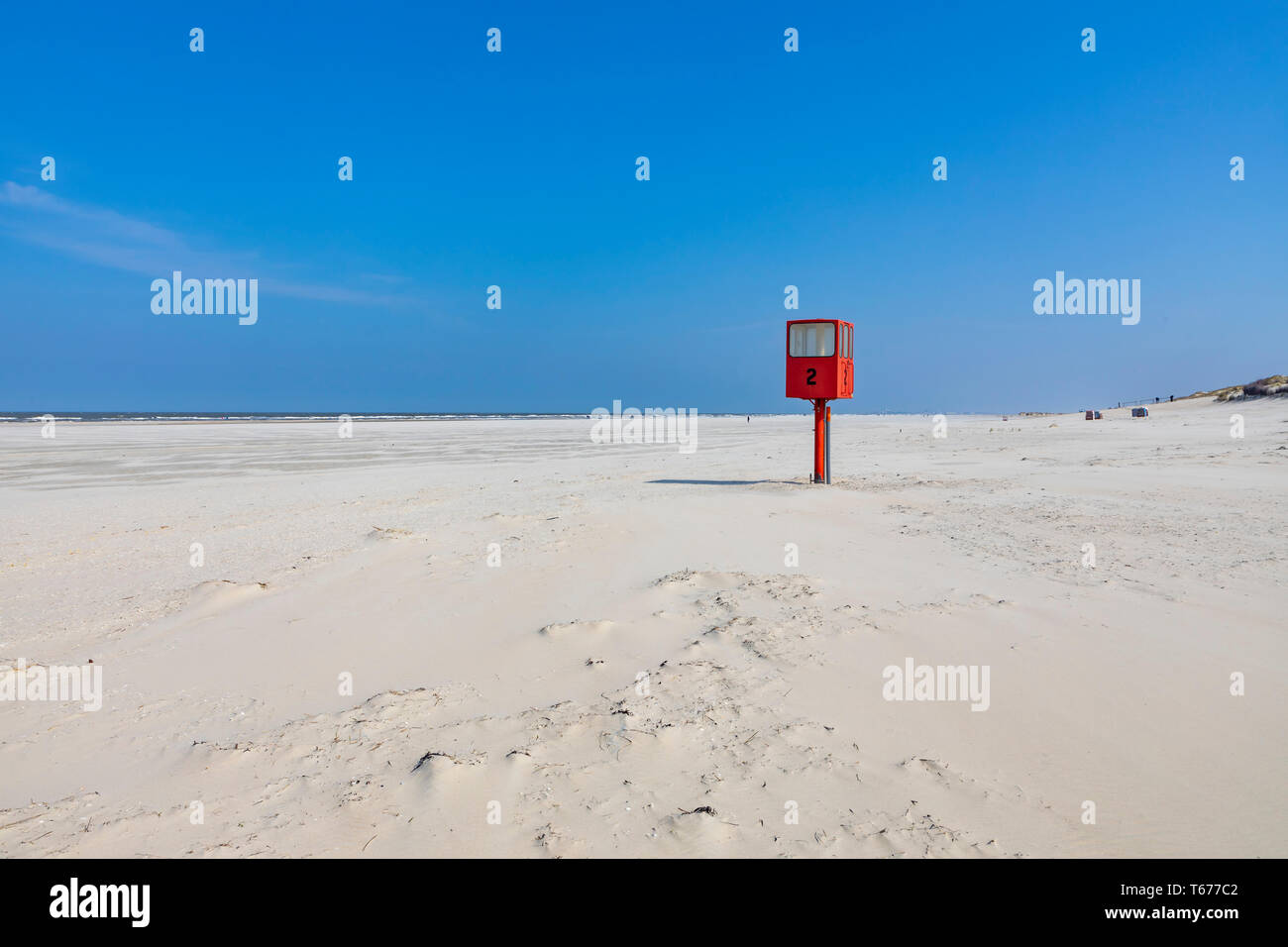 Isola del Mare del Nord di Juist, Frisia orientale, spiaggia del Mare del Nord, spiaggia torre di guardia, il bagnino, Bassa Sassonia, Germania, Foto Stock