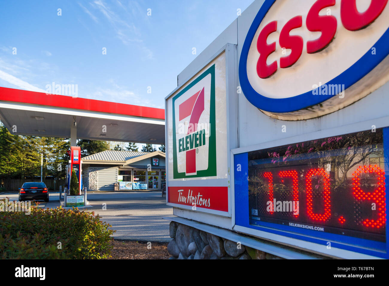 NORTH Vancouver, BC, Canada - Apr 19, 2019: North American tutti i tempi elevati prezzi del gas ha colpito la zona di Vancouver come si vede in questa stazione di gas display. Foto Stock