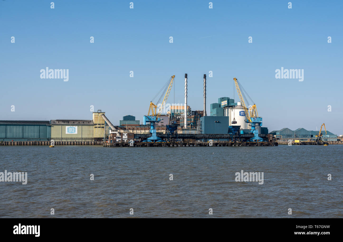 Tate and Lyle raffineria di zucchero dal fiume Tamigi a Londra Foto Stock