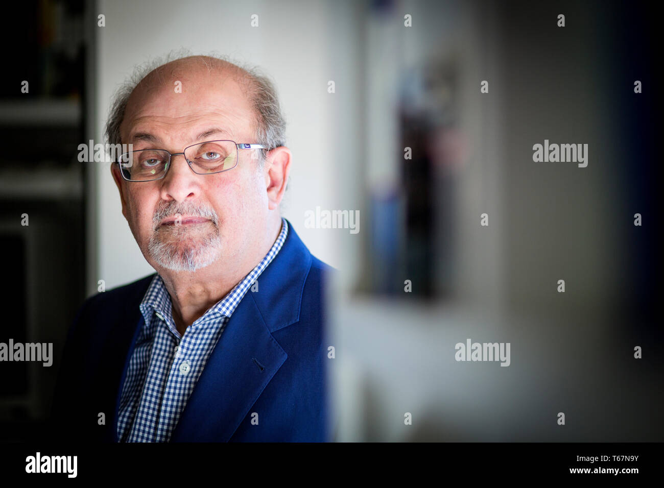 L'Indiano- scrittore americano di Salman Rushdie. Un ricordo, è uno autobiografico pubblicato da Random House nel 2012. Joseph Anton era lo pseudonimo egli ha usato mentre si nascondono dopo l Ayatollah Khomeini ha emesso una fatwa seguenti Rushdie del romanzo "I versetti satanici". Foto Stock