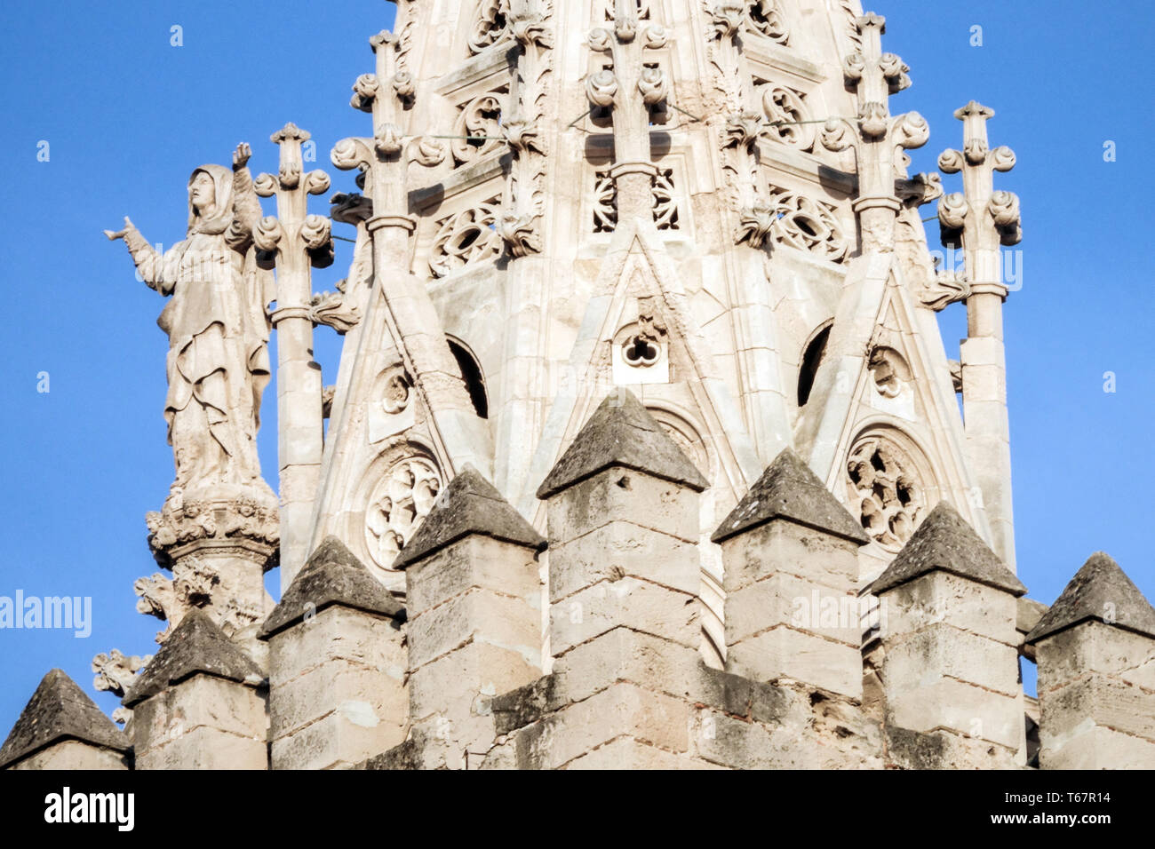 Cattedrale di Palma dettaglio la Seu, il monumento gotico medievale Torre e la statua Vergine Maria Spagna Europa Palma di Maiorca Foto Stock