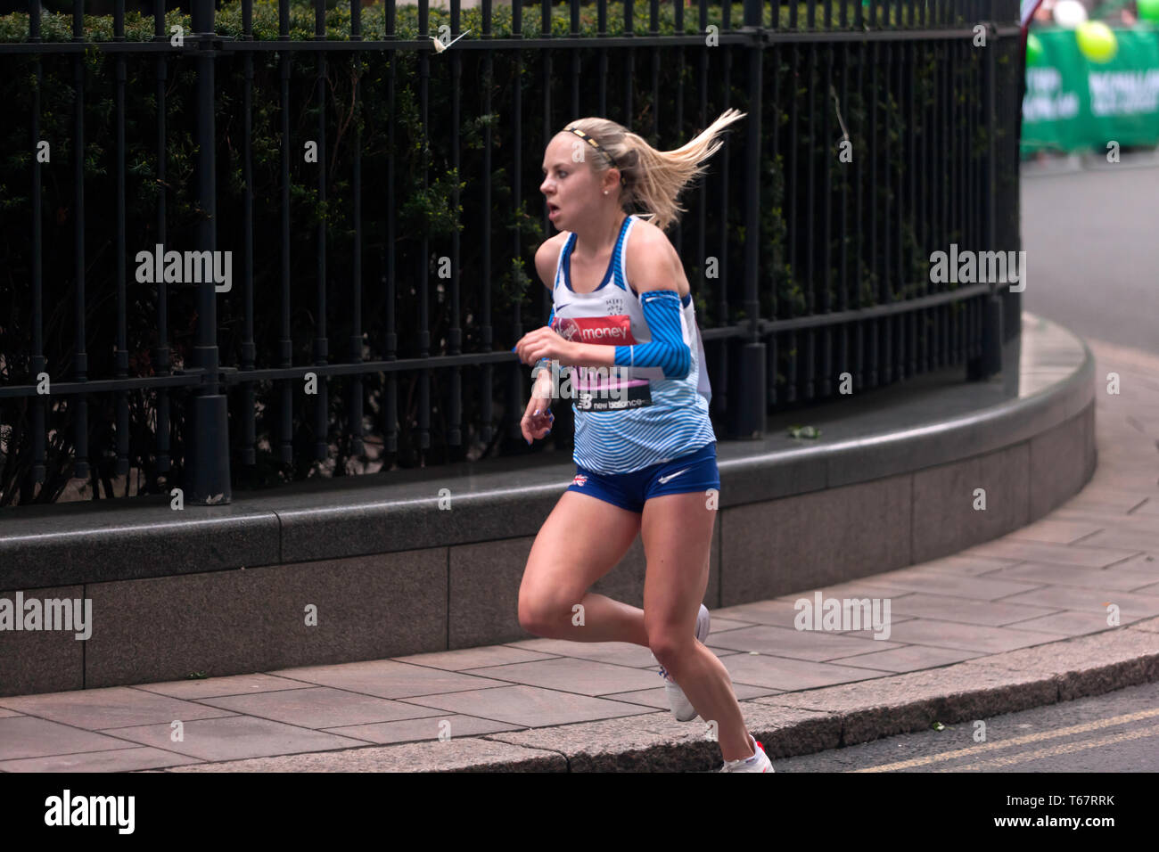 Charlotte Purdue acceso per Gran Bretagna, in Elite Donna 2019 Maratona di Londra. Charlotte terminato 10th, in un tempo di 02:25:38 Foto Stock