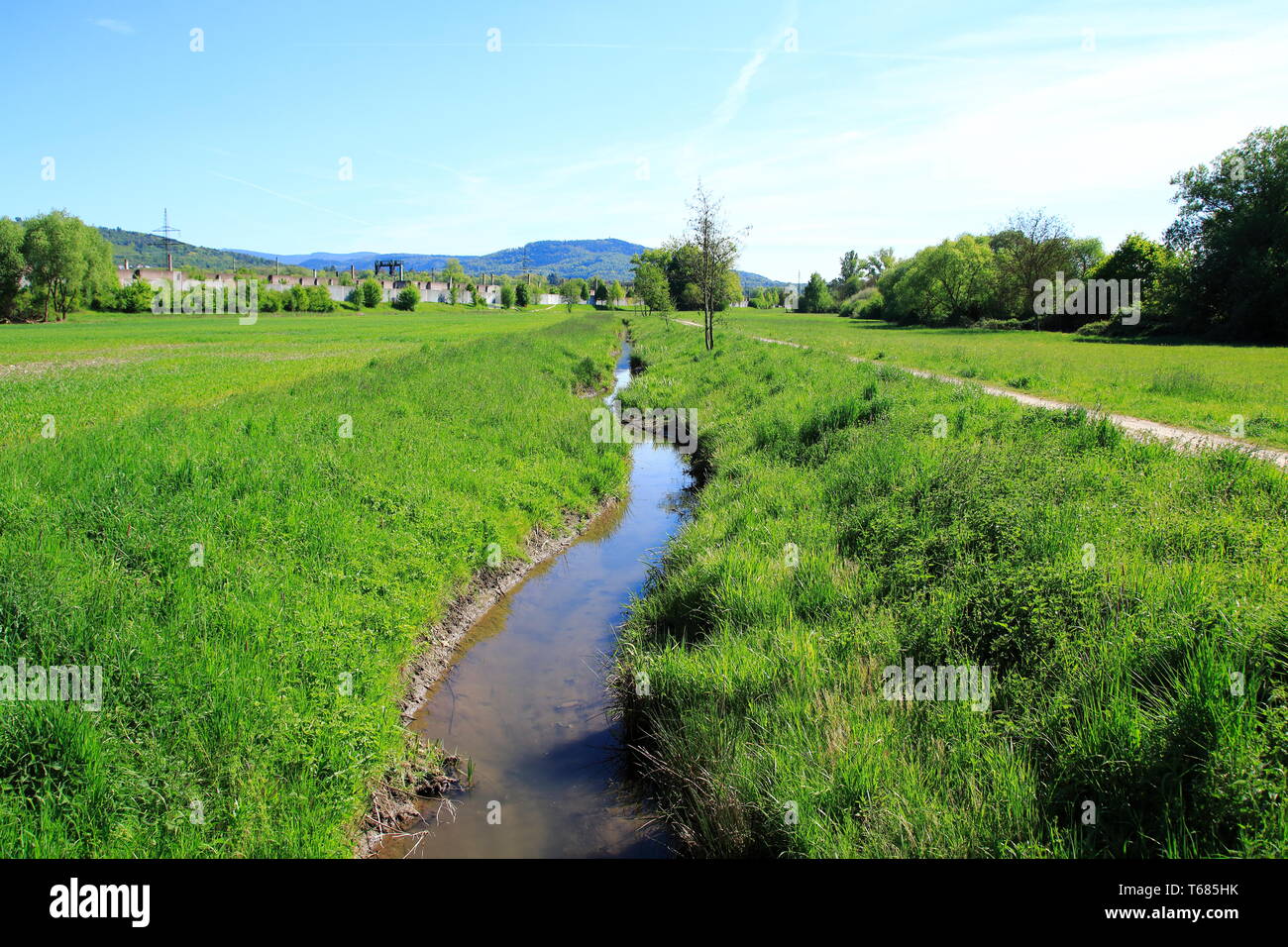 Ooser Landgraben, Fluß durch Sandweier einem Ortsteil von Baden Baden Foto Stock