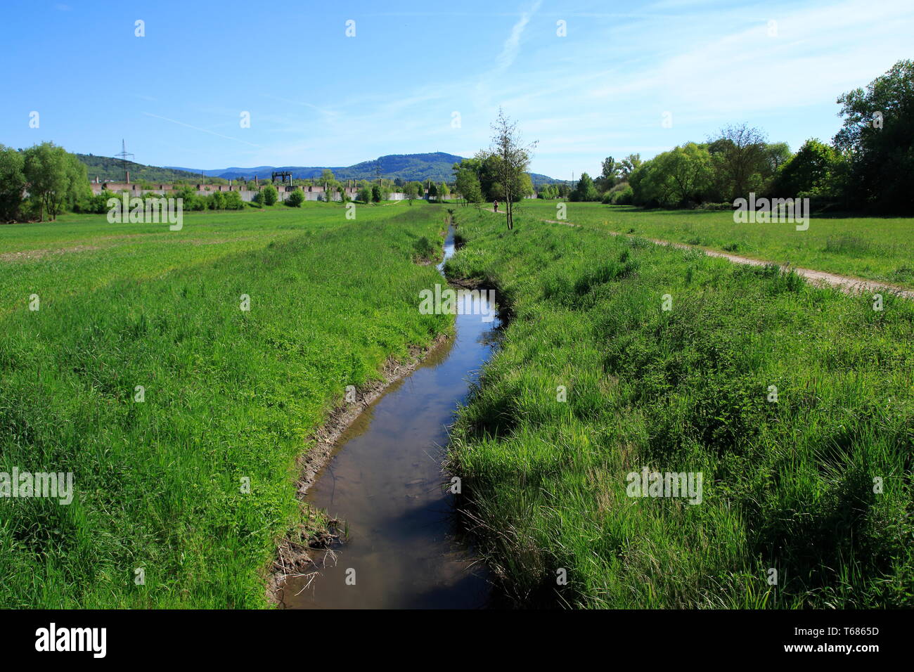 Ooser Landgraben, Fluß durch Sandweier einem Ortsteil von Baden Baden Foto Stock