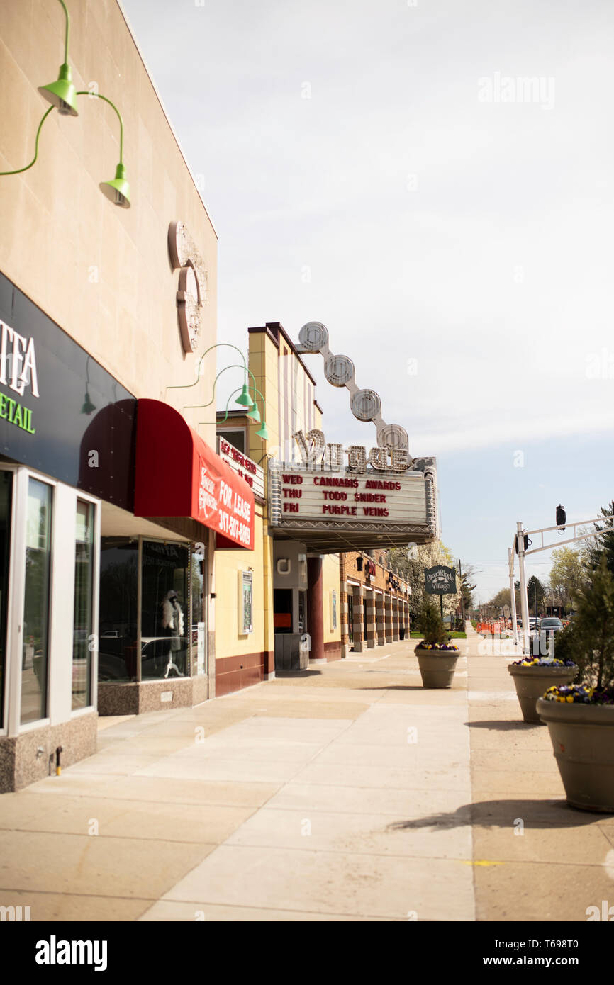 Segnale fuori dal Vogue Music Venue, un ex cinema sulla North College Avenue nel quartiere Di Ripple Di Indianapolis, Indiana, Stati Uniti. Foto Stock