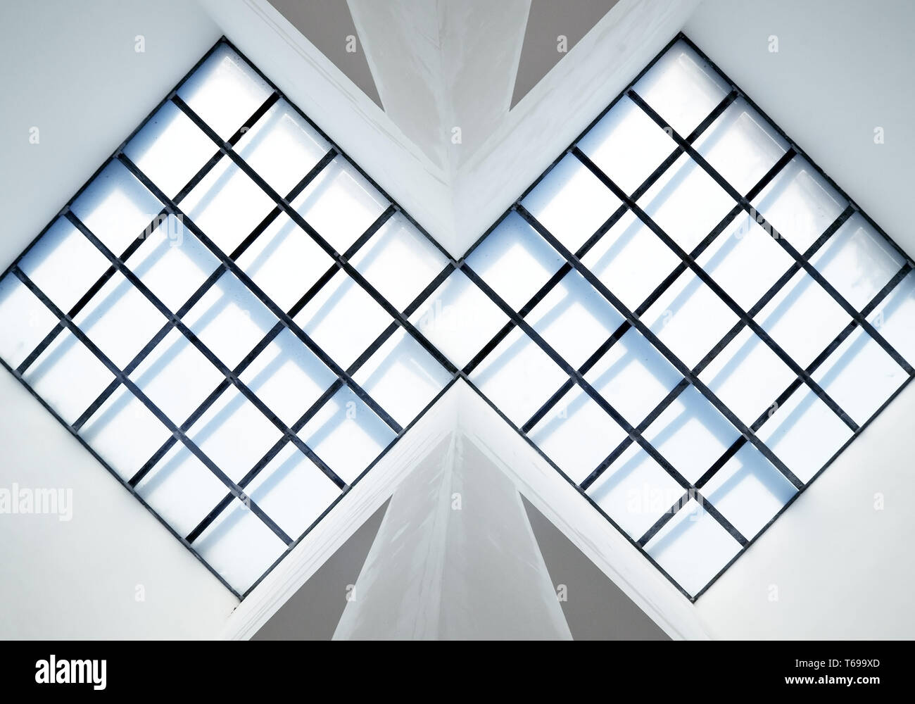 Torre, scultura, sguardo verso l'alto, il museo island Hombroich, Neuss, Renania settentrionale-Vestfalia, Germania Foto Stock