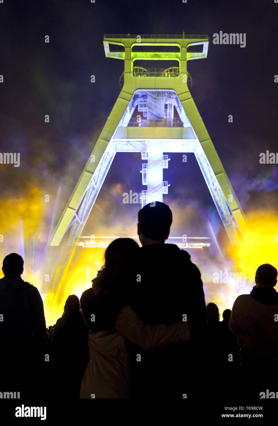 Laser show al pit-telaio del Deutsches Bergbau-Museum a Extraschicht, Bochum, Germania Foto Stock