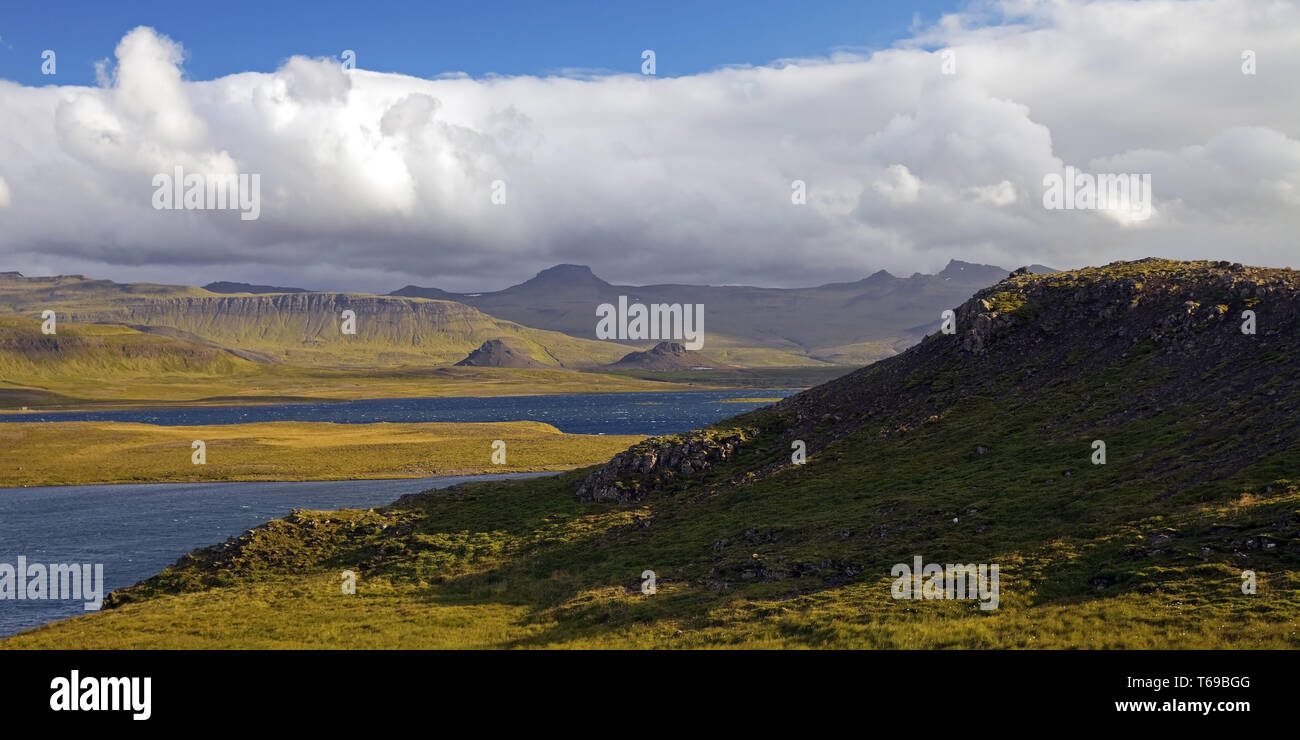 Paesaggio di Svinafell e vista lago, Oddastadavatn Snaefellsnes, Islanda Foto Stock