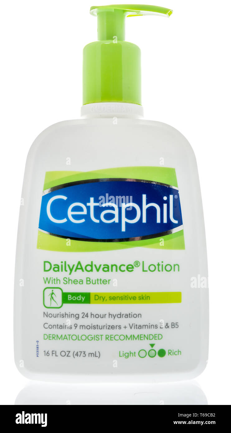 Winneconne, WI - 26 Aprile 2019: un pacchetto di Cetaphil daily anticipo lozione con burro di karité isolato su un background Foto Stock