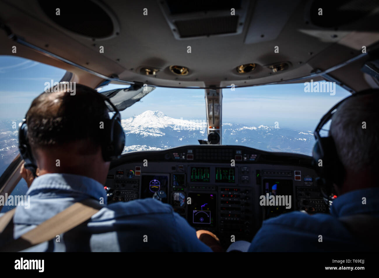 Vista interna del pilota e copilota di un piccolo aereo Foto Stock