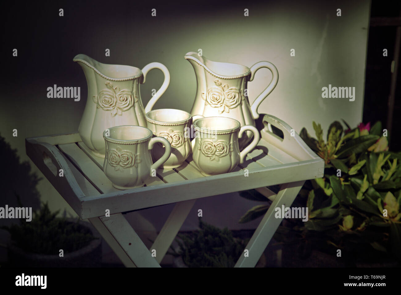 Bianco latte brocche e coppe Foto Stock