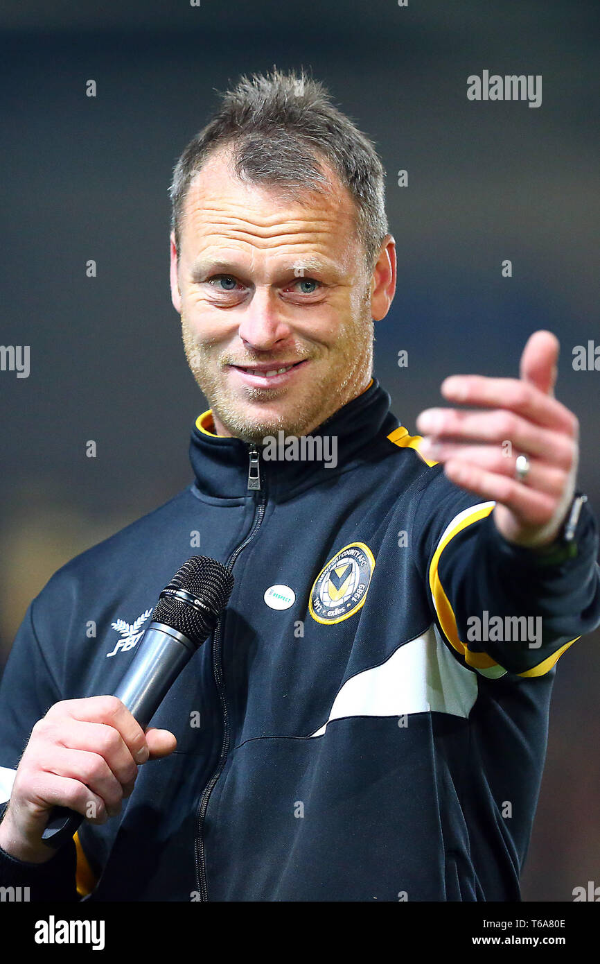 Newport, Regno Unito. 30 apr, 2019. Michael Flynn manager di Newport County parla ai fan dopo il cielo EFL scommettere League 2 match tra Newport County e Oldham Athletic a Rodney Parade, Newport, Galles il 30 aprile 2019. Foto di Dave Peters. Solo uso editoriale, è richiesta una licenza per uso commerciale. Nessun uso in scommesse, giochi o un singolo giocatore/club/league pubblicazioni. Credit: UK Sports Pics Ltd/Alamy Live News Foto Stock