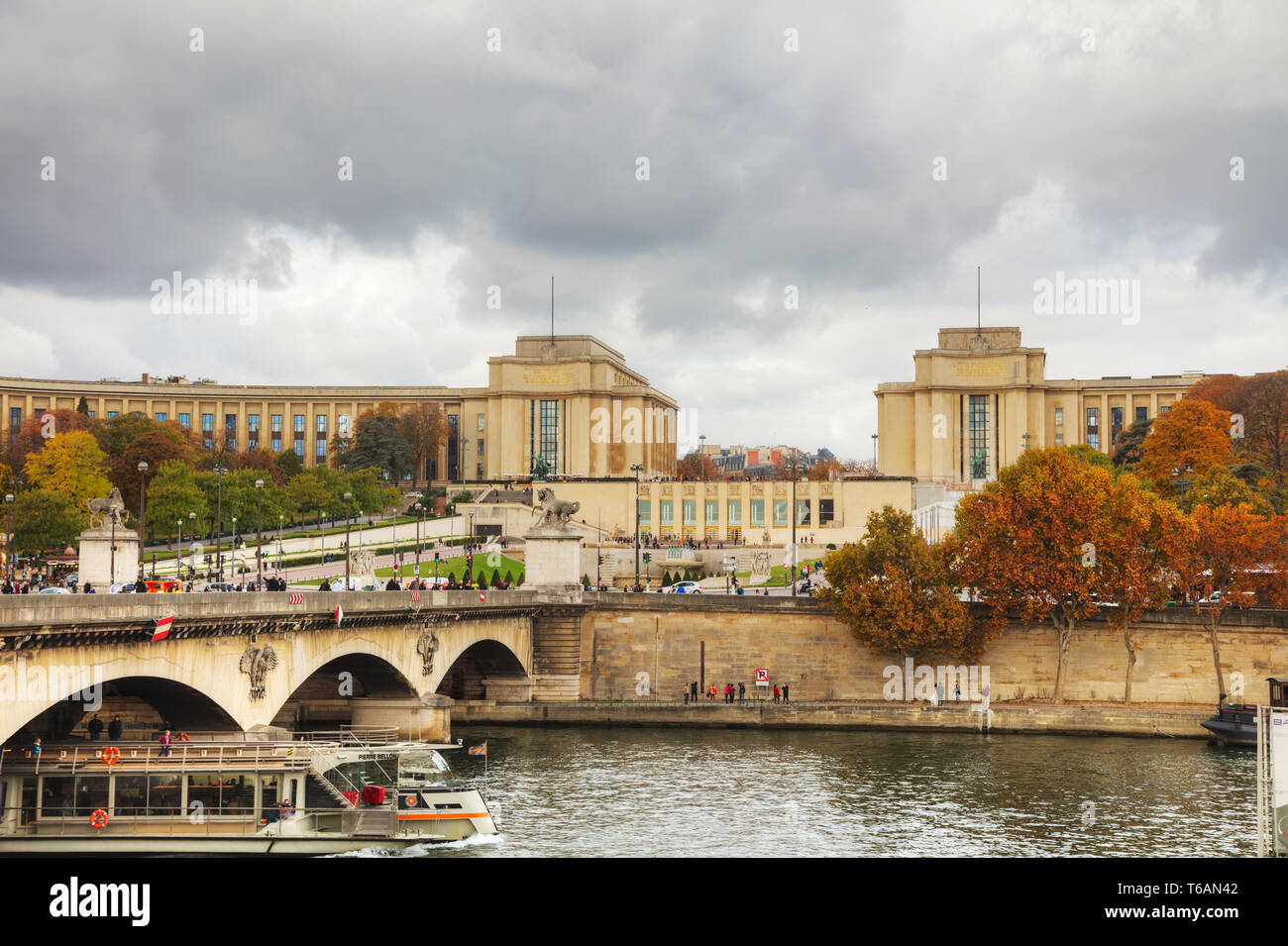 Trocadero affollate di turisti a Parigi Foto Stock
