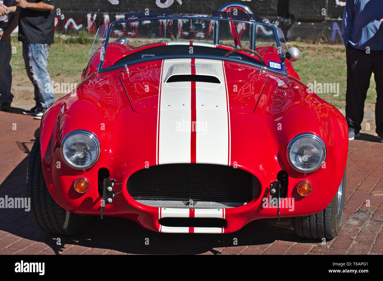 Lamesa, Texas, Stati Uniti d'America - 20 Aprile 2019: un rosso Ford Mustang Cobra parcheggiato presso la Porsche Club of America riunione "automobili e caffè' in Lamesa, TX. Foto Stock