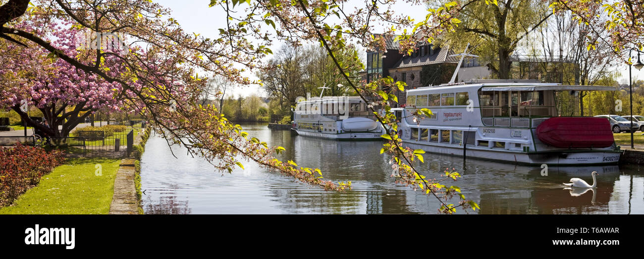 Escursione di due imbarcazioni della flotta di bianco in Muelheim an der Ruhr, Renania settentrionale-Vestfalia, Germania Foto Stock
