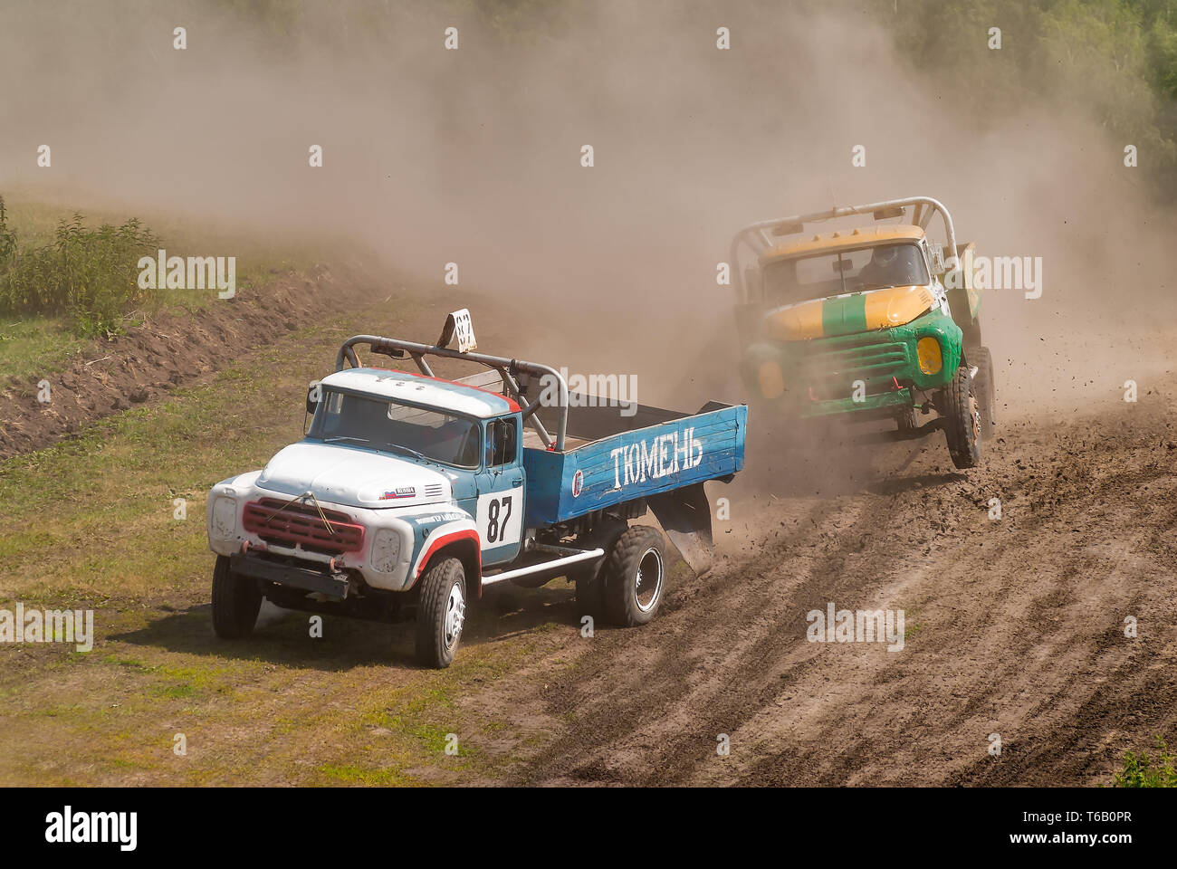 Tyumen, Russia - Luglio 5, 2009: Campionato della Russia sul carrello polissaccaridi nel burrone Silkin. Carrelli Sport racing su pista sterrata Foto Stock