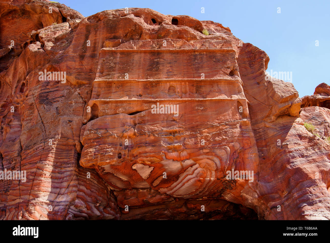 Rose Red Rock tomba facciata, Street di facciate, Petra Giordania. Foto Stock