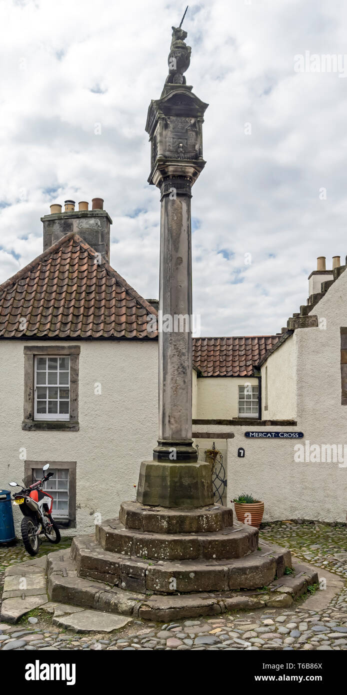 La Croce di Mercat nella città di NTS il Burgh reale di Culross Fife Scotland Regno Unito Foto Stock