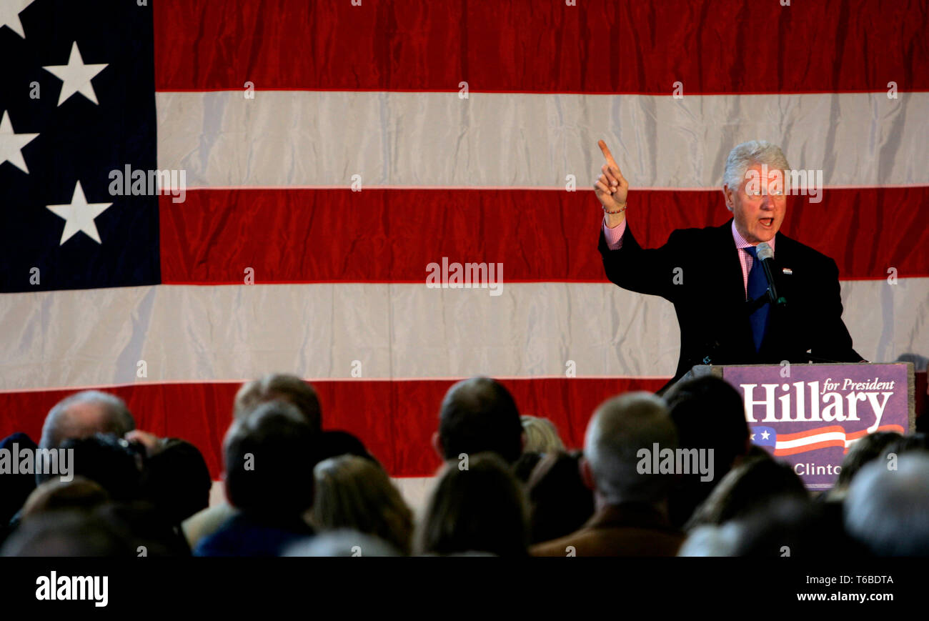 L'ex Presidente Bill Clinton le campagne in Lakewood per sua moglie Hillary Rodham Clinton, che è in esecuzione contro Obama come il candidato presidenziale per il 2009. Foto Stock