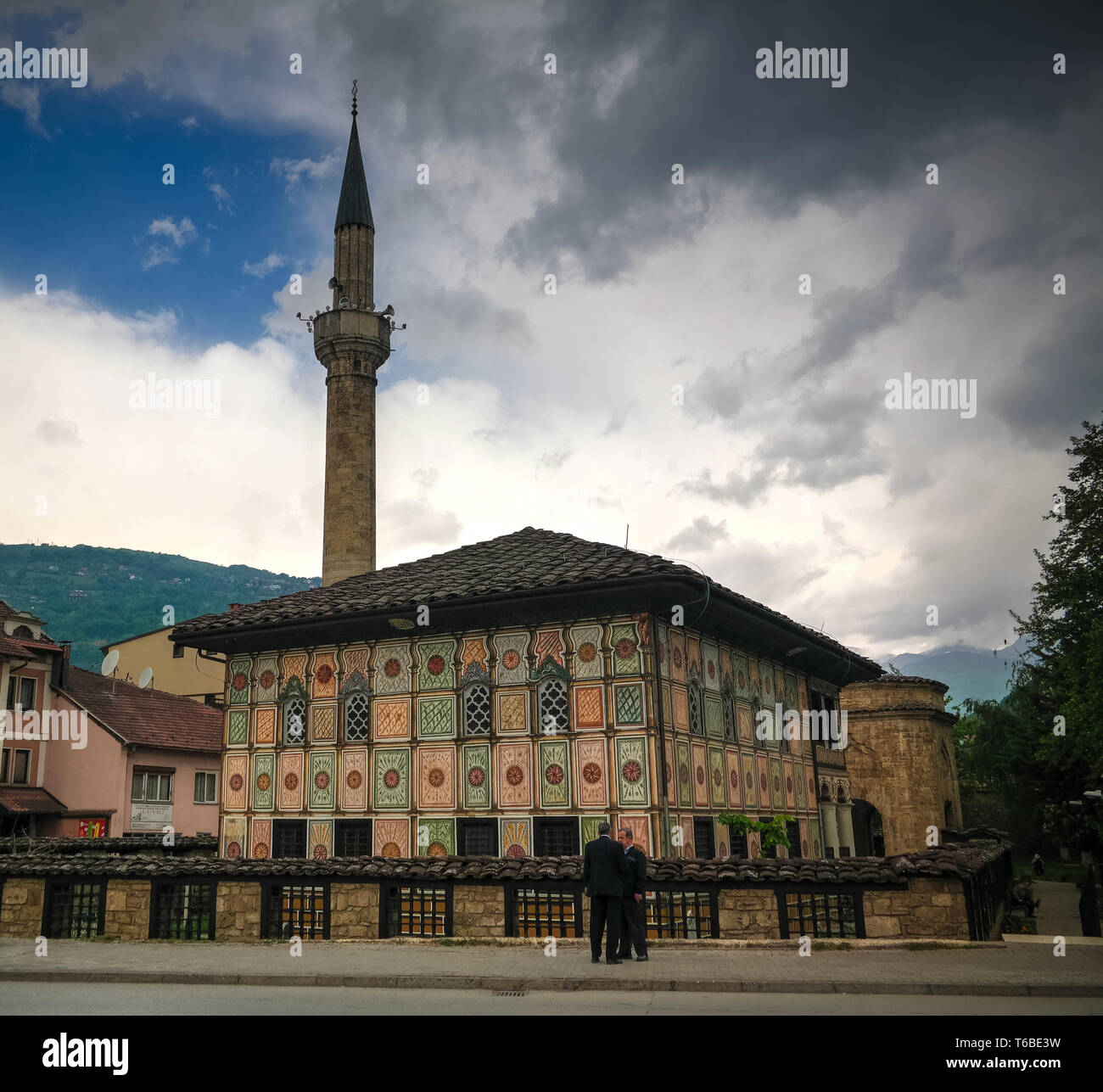 Vista esterna alla moschea maculato Alaca Cami Kalkandelen aka moschea dipinta - 07 maggio 2017 Tetovo Macedonia nord Foto Stock