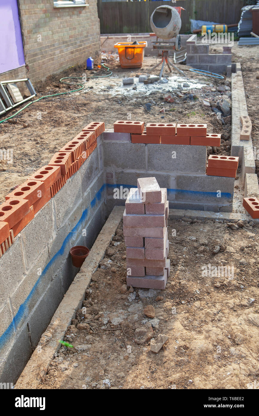 Lavori di fondazione della casa, blockwork, il fuoco selettivo Foto Stock