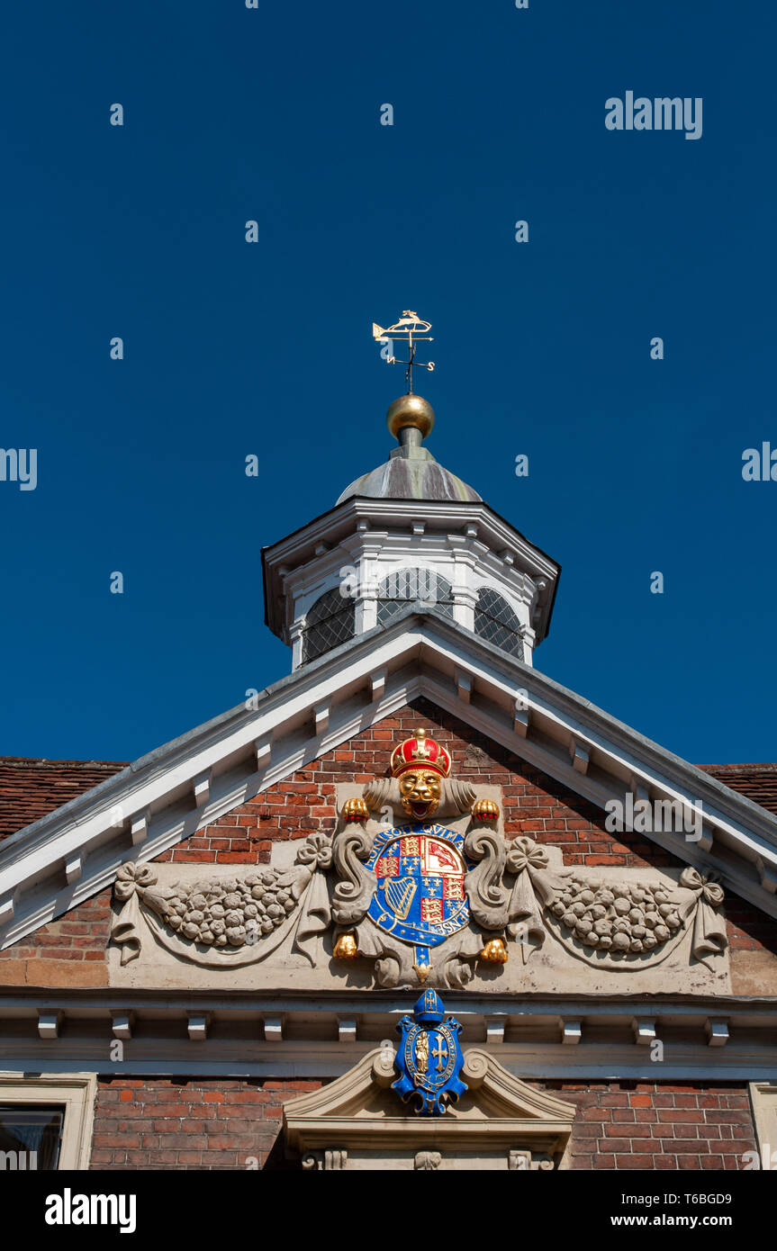 Vista la matrona's College, il High Street, Salisbury. England.UK Foto Stock