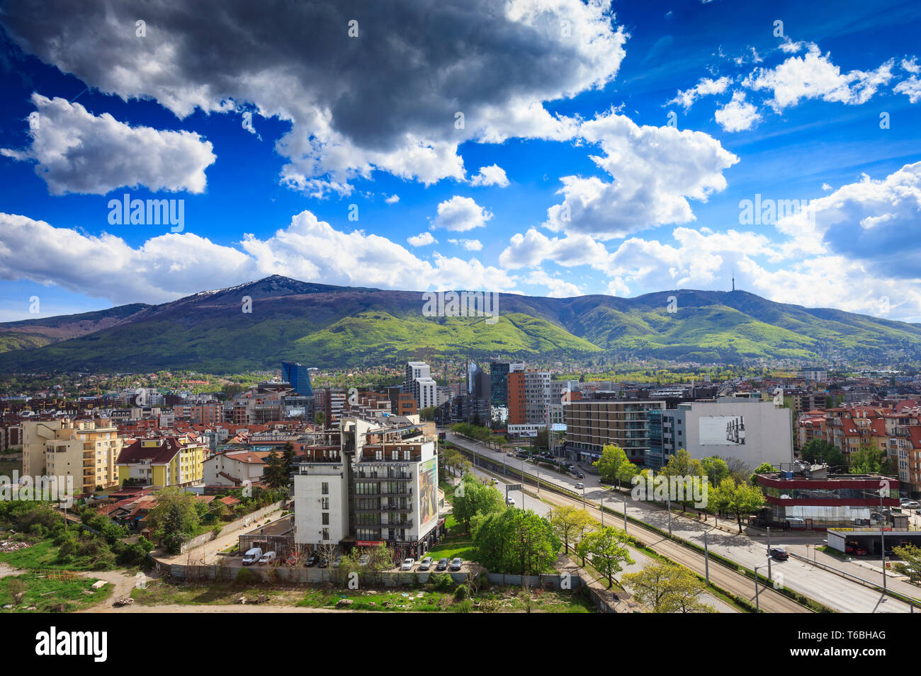 Vista del paesaggio di montagna Vitosha dal sud di Sofia, Bulgaria Foto Stock