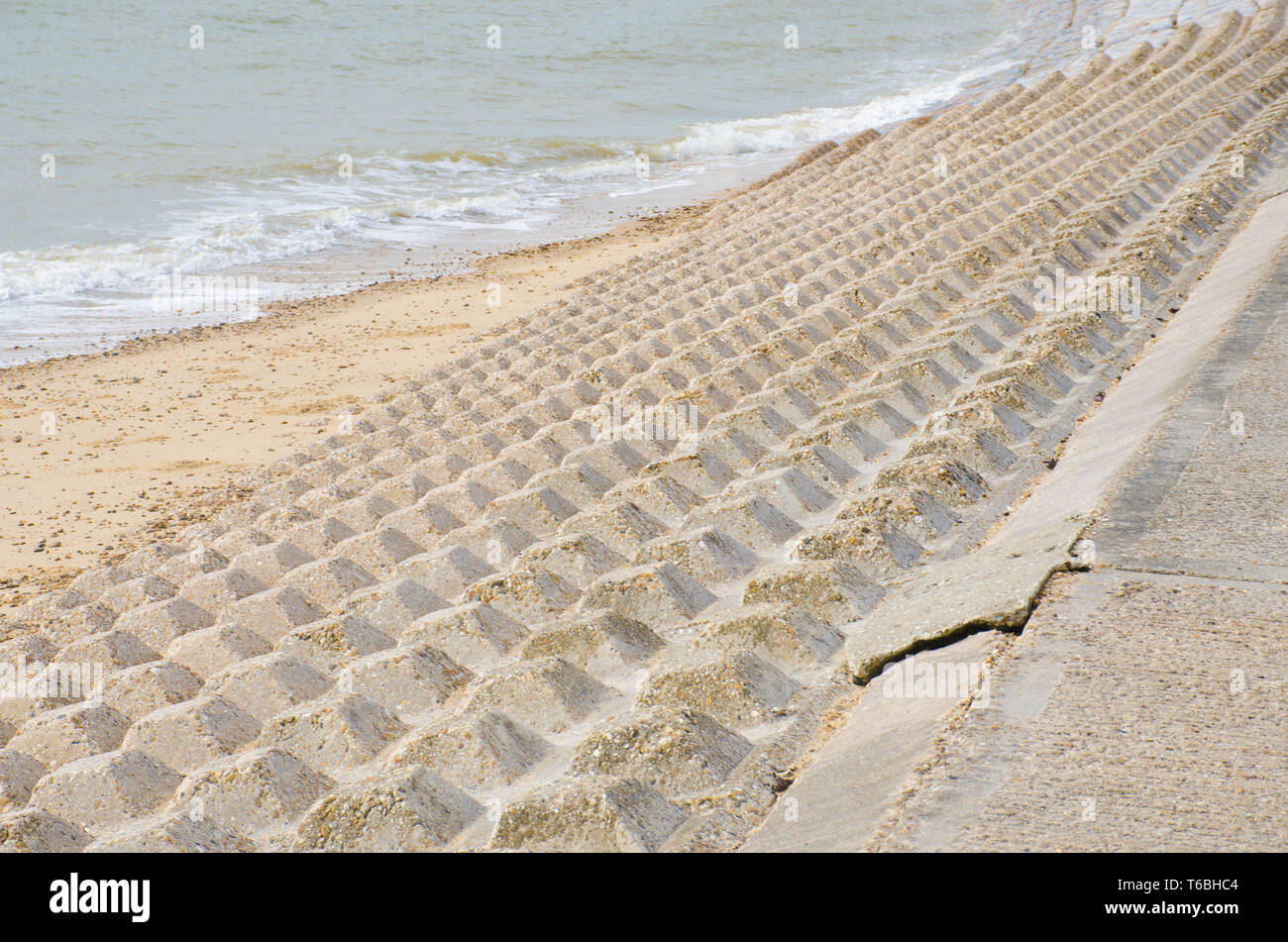 Costiera concreta struttura di protezione Foto Stock