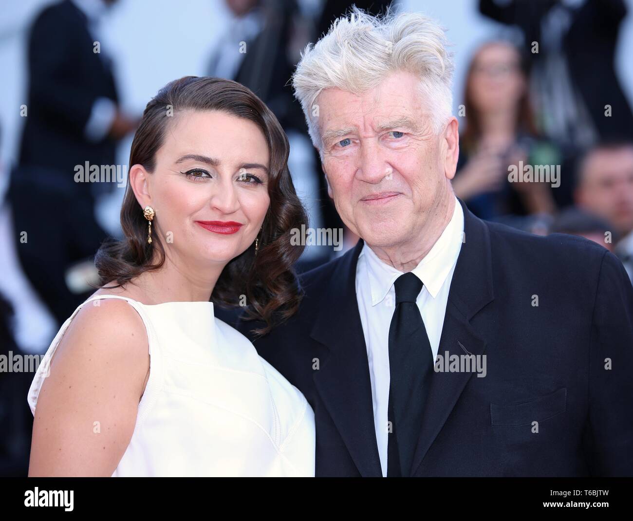 CANNES, Francia - 28 Maggio 2017: Emily Stofle e David Lynch partecipa alla cerimonia di chiusura del settantesimo Cannes Film Festival (Foto: Mickael Chavet) Foto Stock