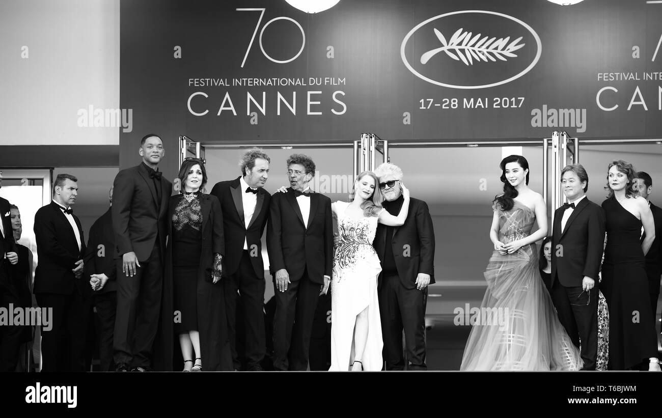 CANNES, Francia - 28 Maggio 2017: la giuria di Cannes partecipa alla cerimonia di chiusura del settantesimo Cannes Film Festival (Foto: Mickael Chavet) Foto Stock