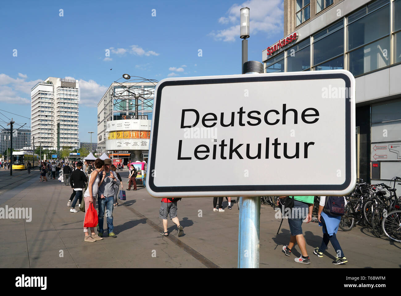 Segno con le parole il tedesco cultura leader Foto Stock