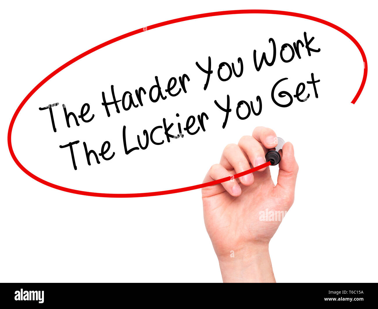 Man mano che scrive il più duro è il lavoro più fortunati si ottiene con pennarello nero su schermo visivo Foto Stock Man mano che scrive il più duro è il lavoro più fortunati si ottiene con pennarello nero su schermo visivo Foto Stock