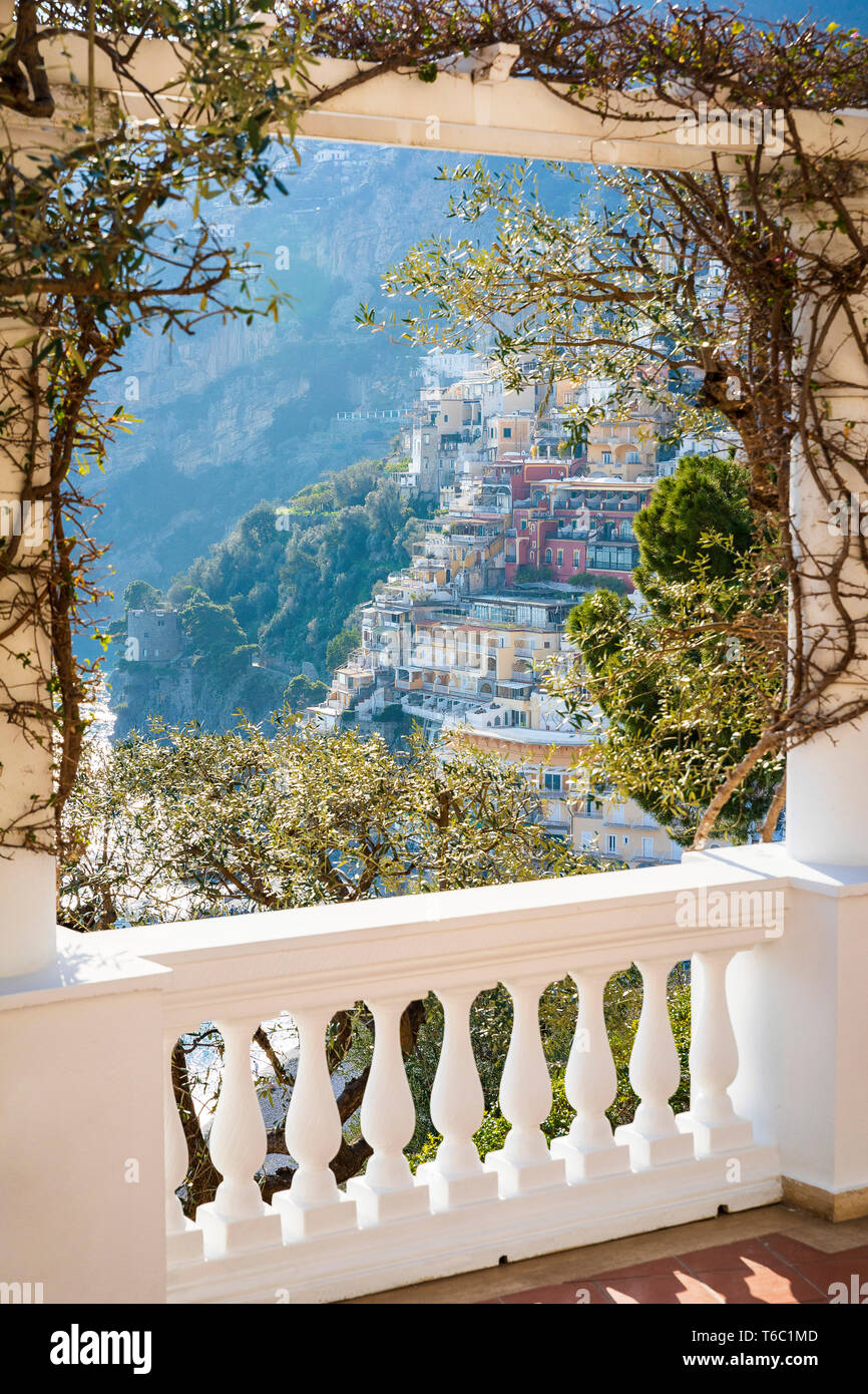 Vista dal balcone, Positano, Italia Foto Stock