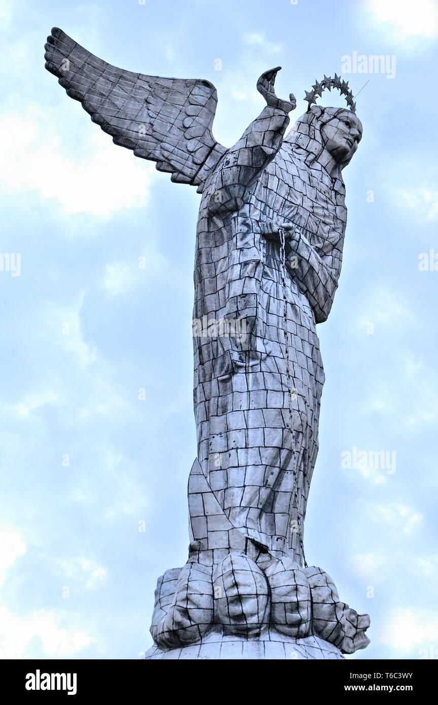 La statua della Vergine alata in Quito Ecuador Foto Stock