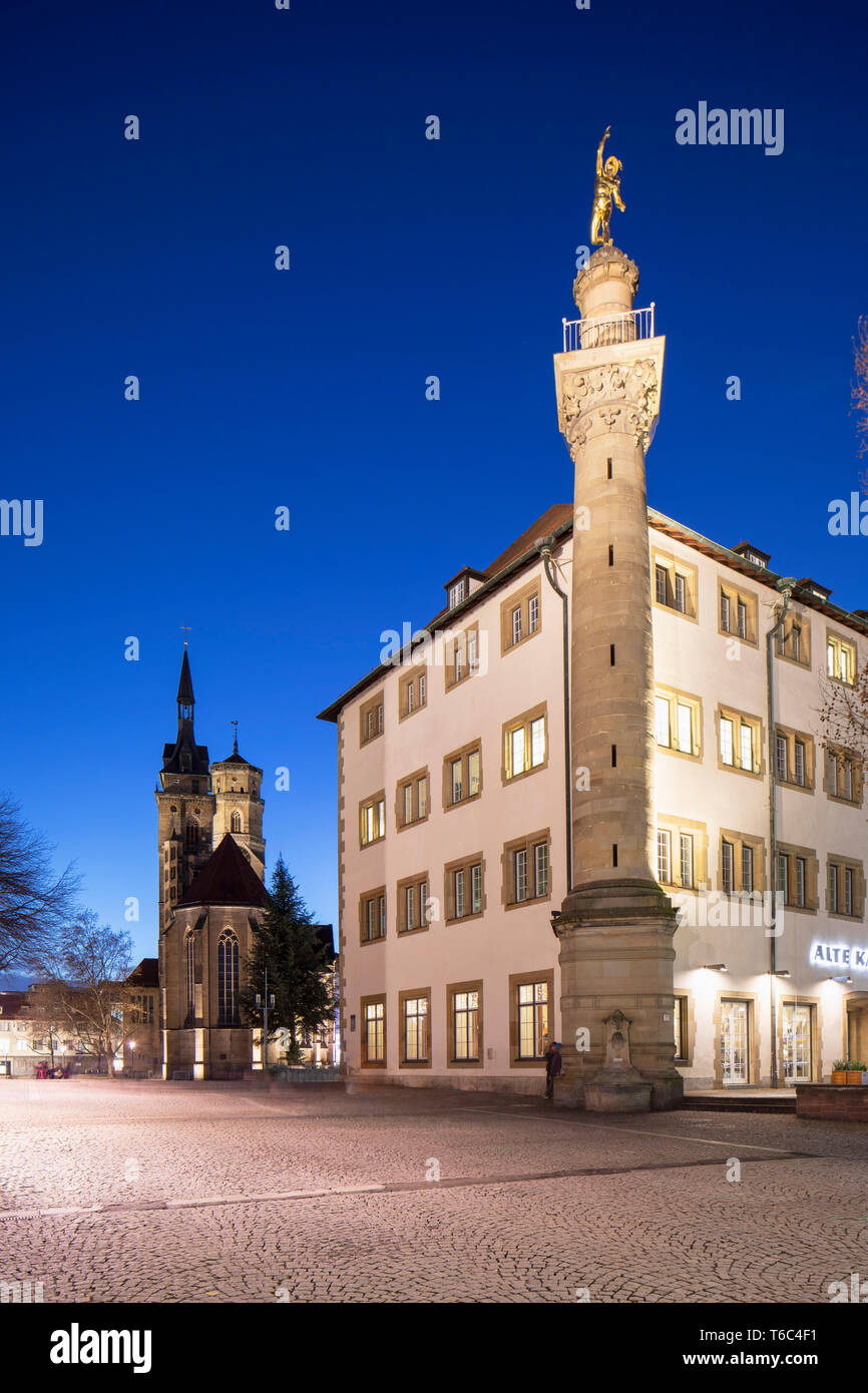 Stiftskirche in Schillerplatz al crepuscolo, Stoccarda, Baden-WÃ¼rttemberg, Germania Foto Stock