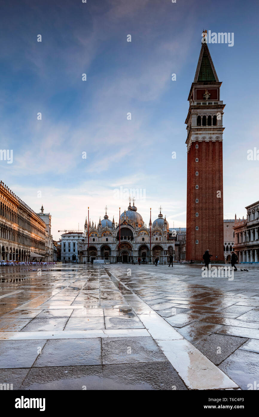Piazza San Marco a sunrise, Venezia, Italia Foto Stock