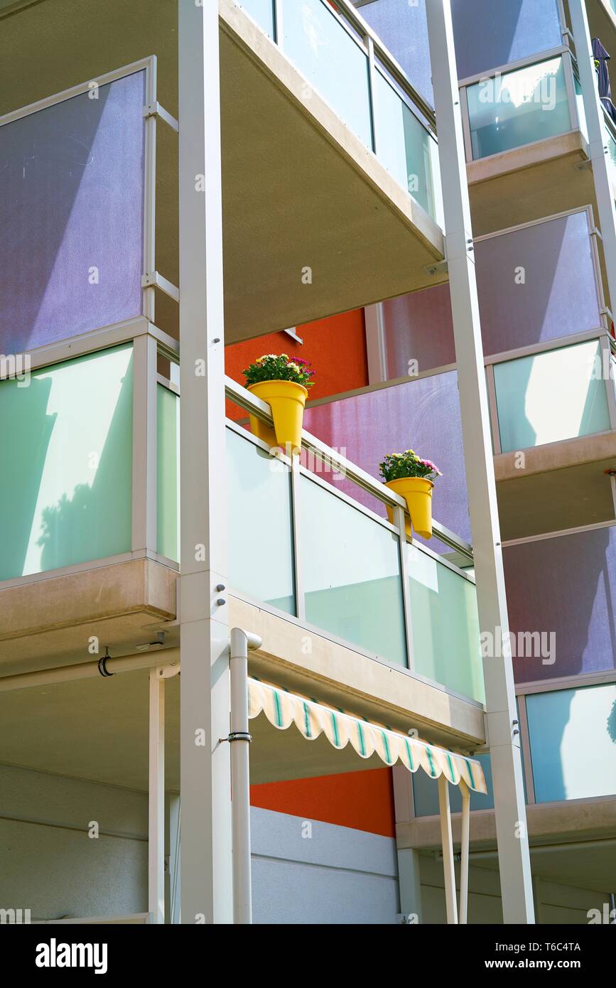 Balcone colorata facciata nel centro della città di Magdeburgo Foto Stock