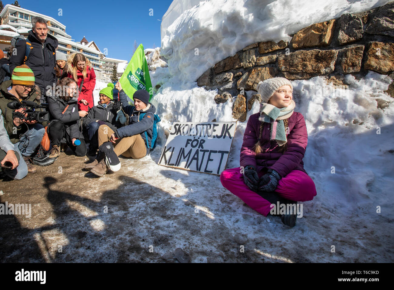 Clima svedese Greta attivista Tintin Eleonora Ernman Thunberg unisce locale scuola gli studenti del World Economic Forum di Davos durante il WEF in una scuola sciopero esigente azione sulla politica del clima. Foto Stock