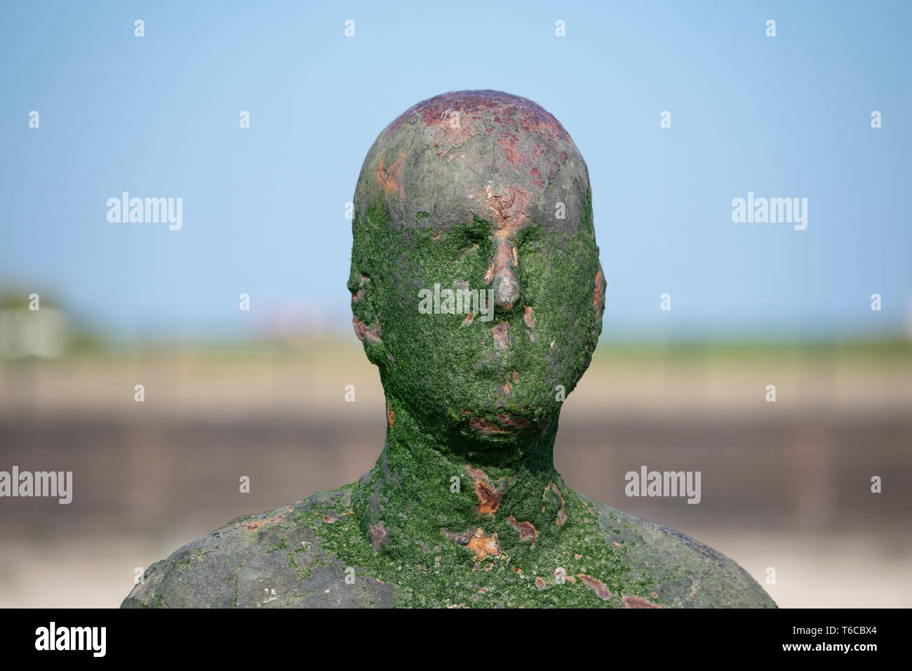 Un altro luogo di Antony Gormley, spiaggia installazione artistica Foto Stock